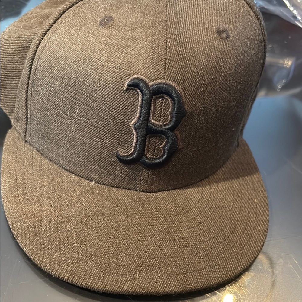 Brown Cap with Black 'B' Logo - Picture 5 of 6